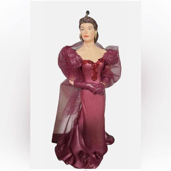 Hallmark Keepsake Ornament: Scarlett O’Hara - Picture 6 of 9